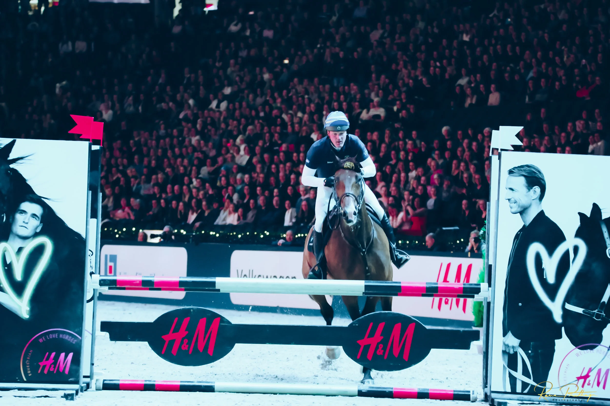 2.SWEDEN HORSE SHOW 30 NOV.jpg