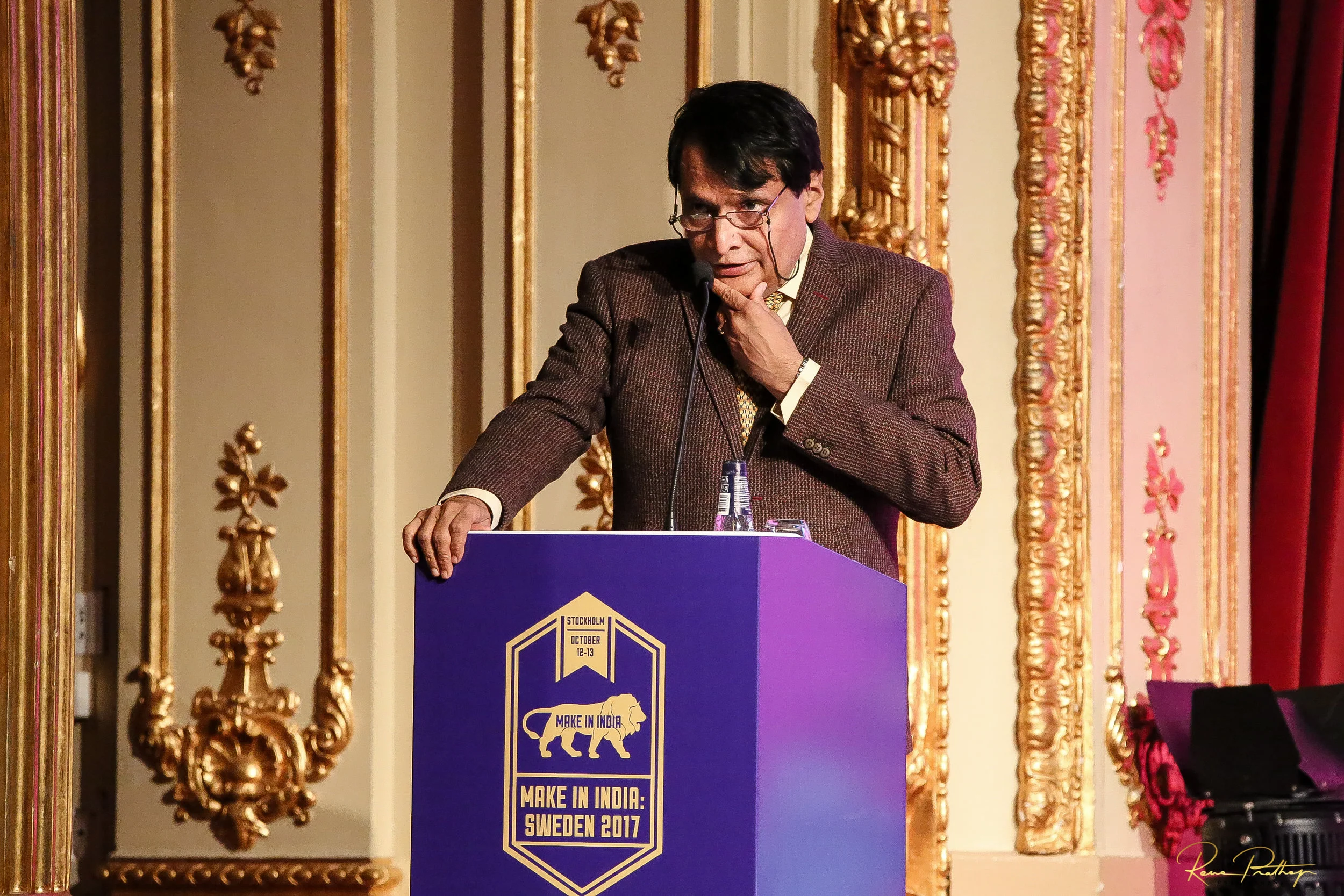 1.Suresh Prabhu.jpg