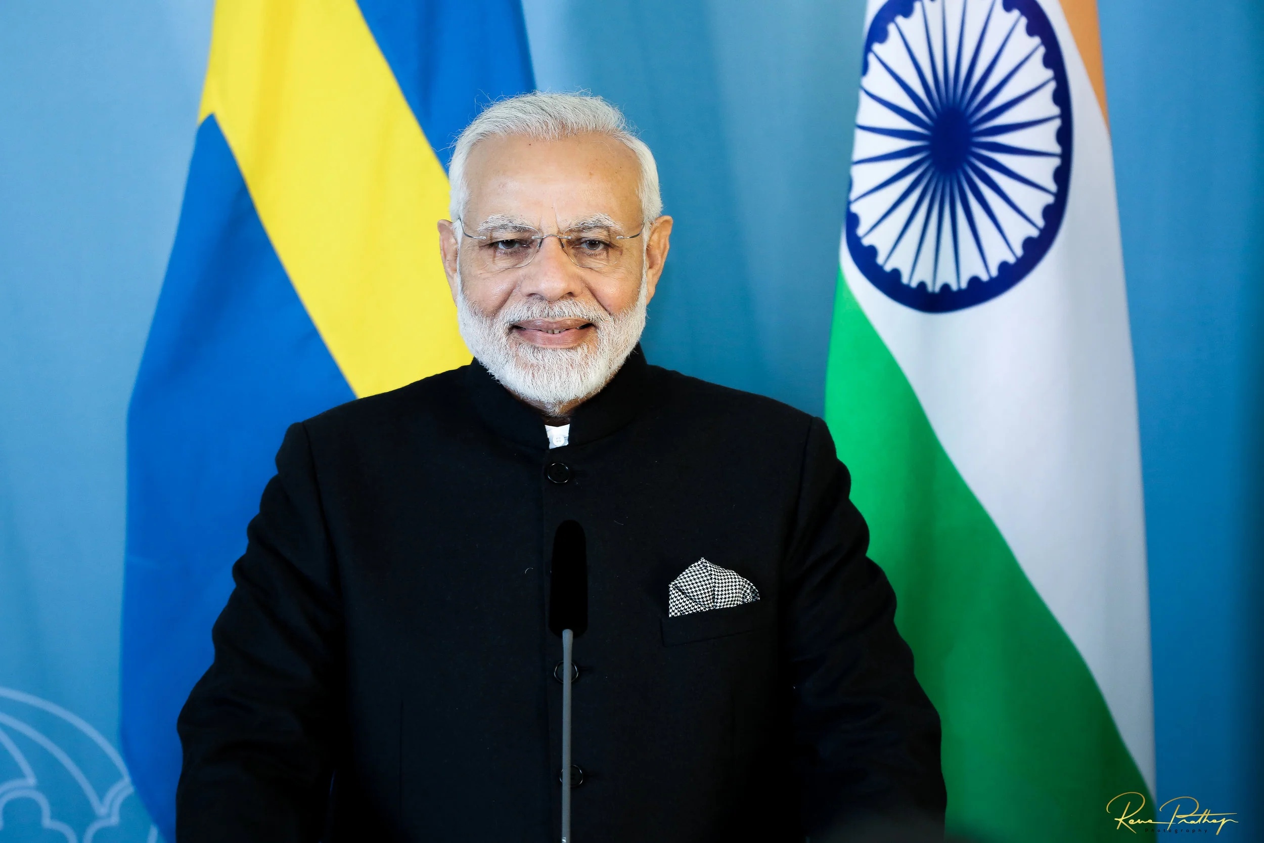 18.NARENDRA MODI STEFAN.jpg