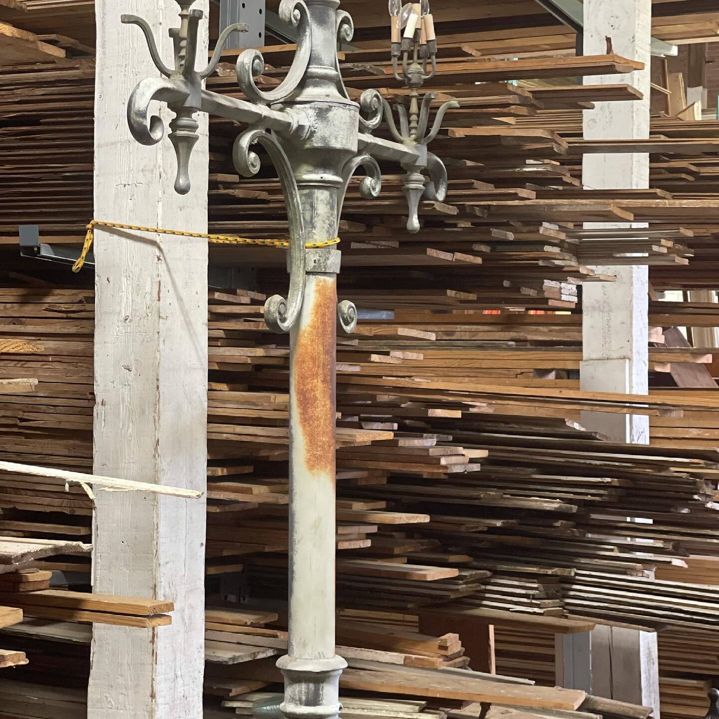 Lamp posts and lumber!
#historichouston #salvagewarehouse #architecturaldetail #lamppost  #reclaimedlumber #reclaimtoreuse