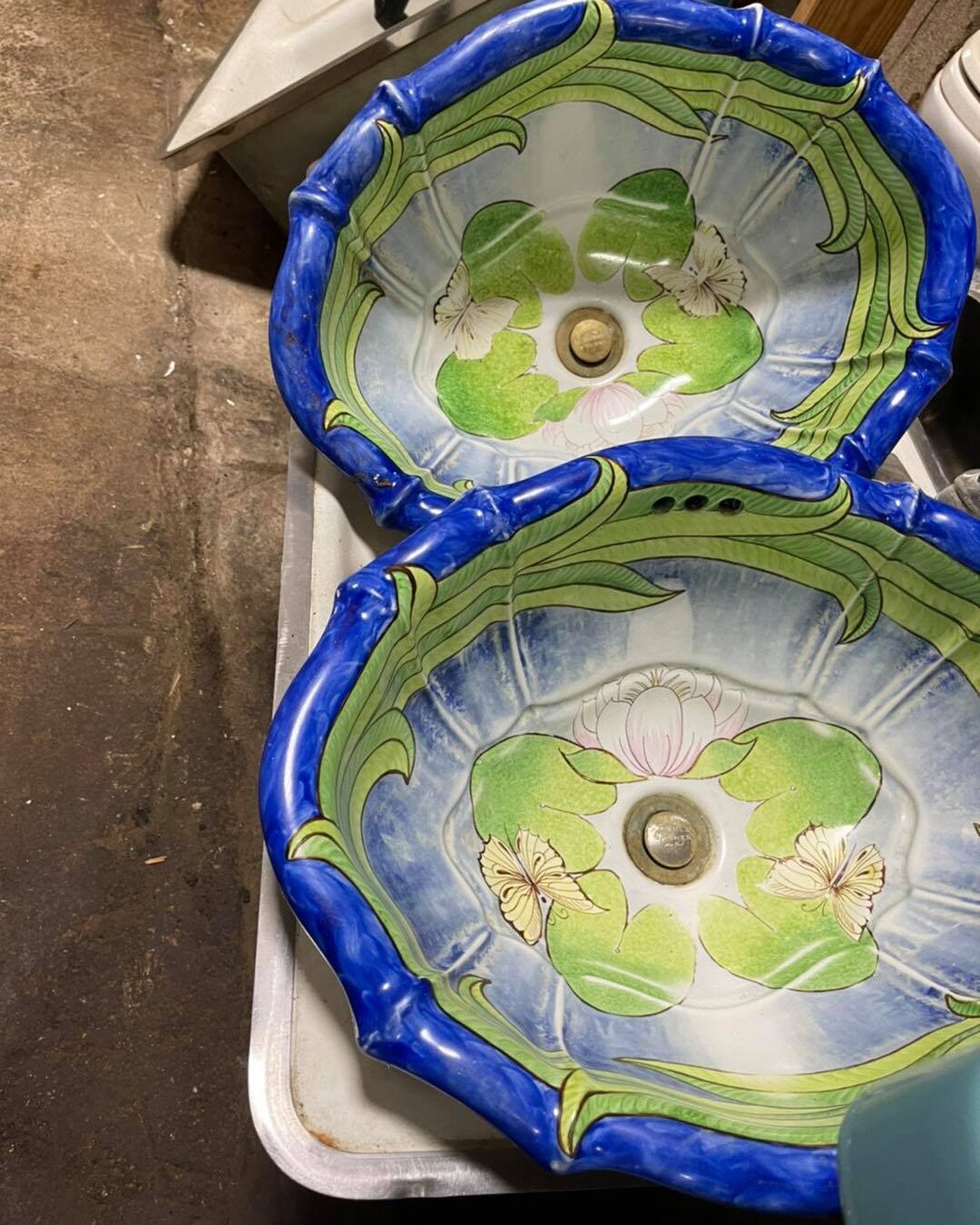 Pair of Sherle Wagner hand painted sinks.. 
always stunning!
#historichouston
#salvagewarehouse
#sherlewagner 
#beautiful
#reclaimedtoreuse
#bathdesign