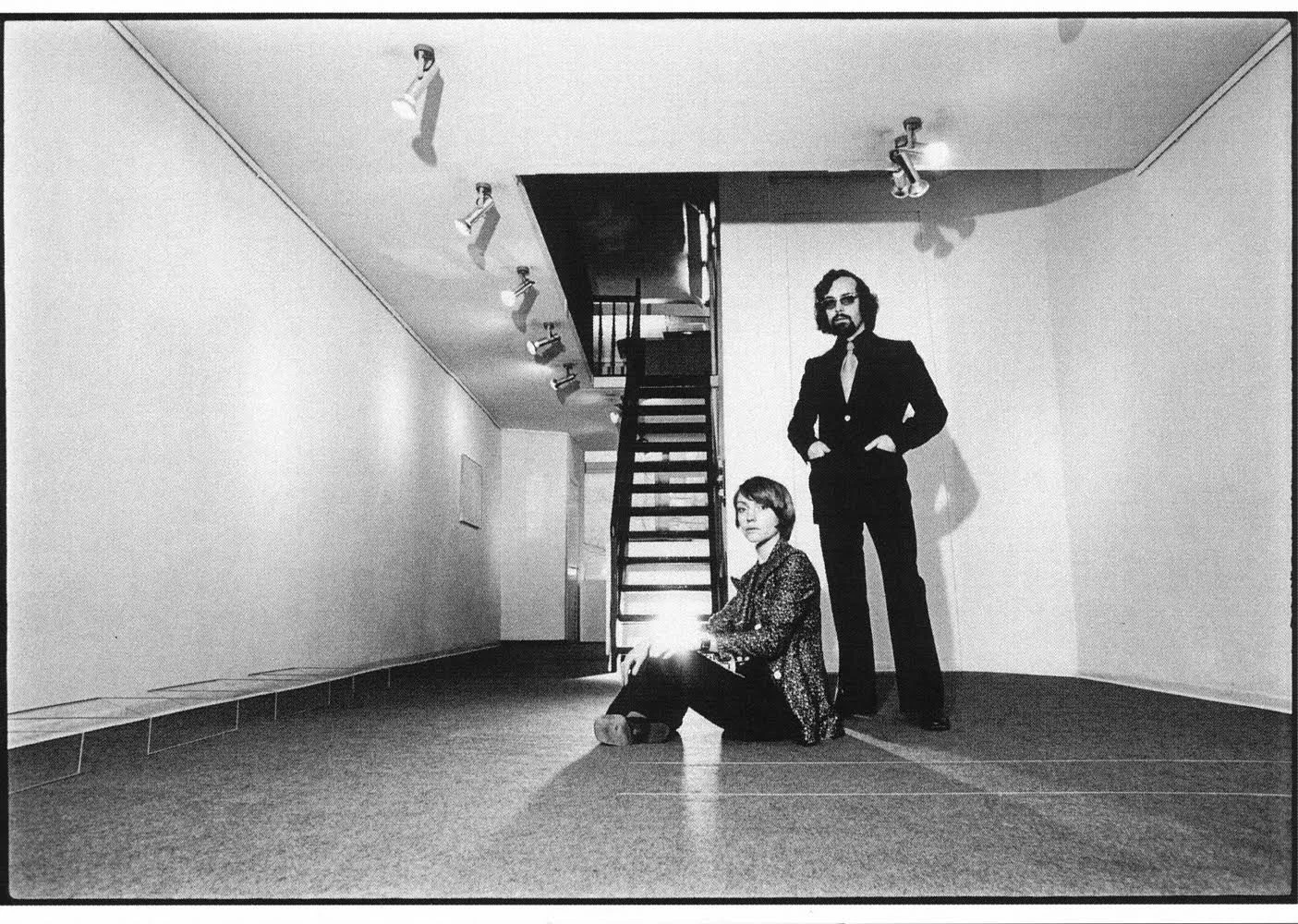 Annemarie und Gianfranco Verna in ihrer ersten Fred Sandback Ausstellung, 1971. Foto: Thomas Cugini.
