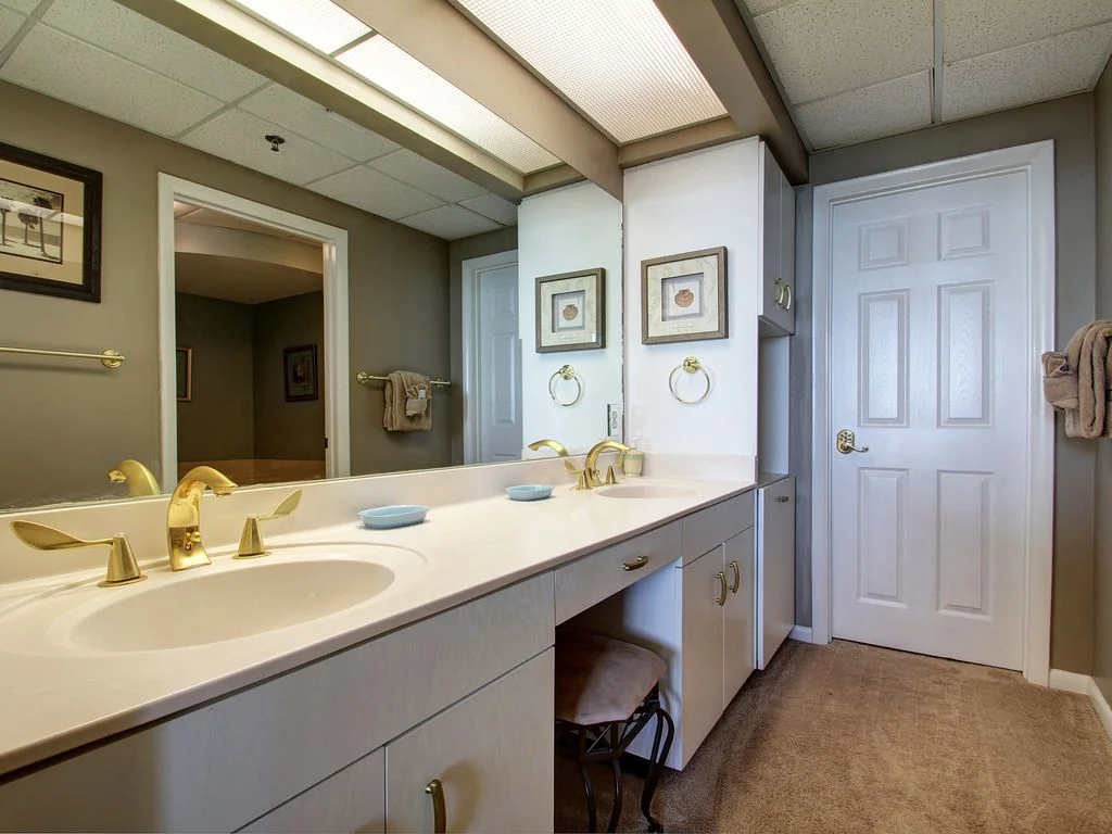 15W Master Bathroom.jpg