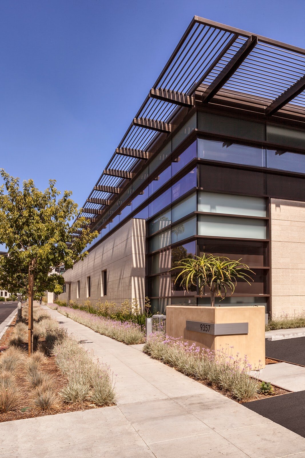 Exterior-03.jpg