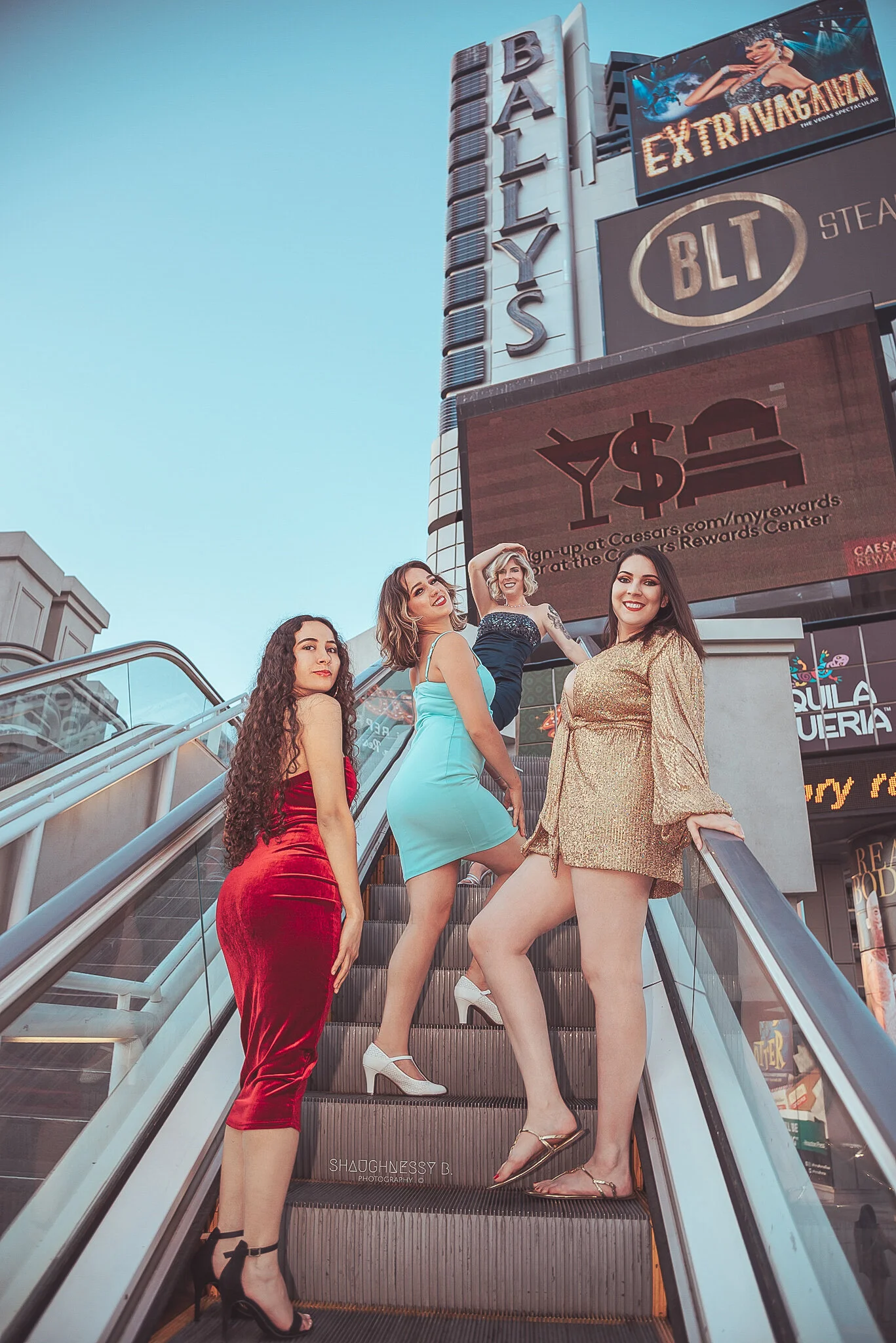 WEB-ww-CherishTravnick_-FriendsInVegas_ShaughnessyBPhotography-08 (2).jpg