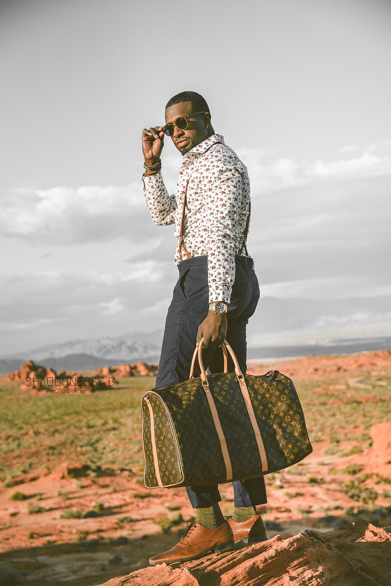 MichaelEvans_FullBodyPortrait-W-Bag_ww_ShaughnessyBPhotography (2).jpg