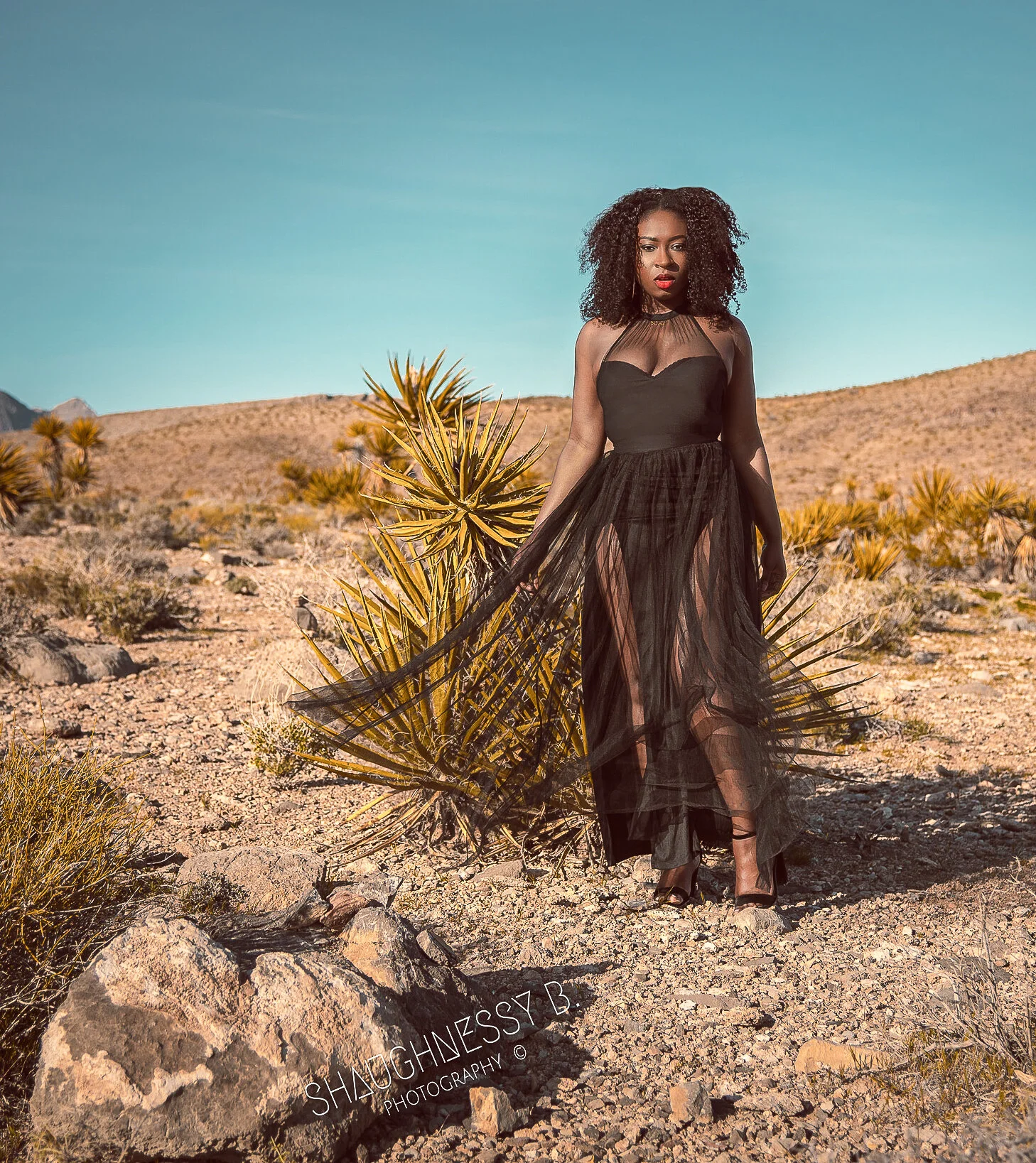 FatoumataKonteh_StareFullBody_ww_ShaughnessyBPhotography.jpg