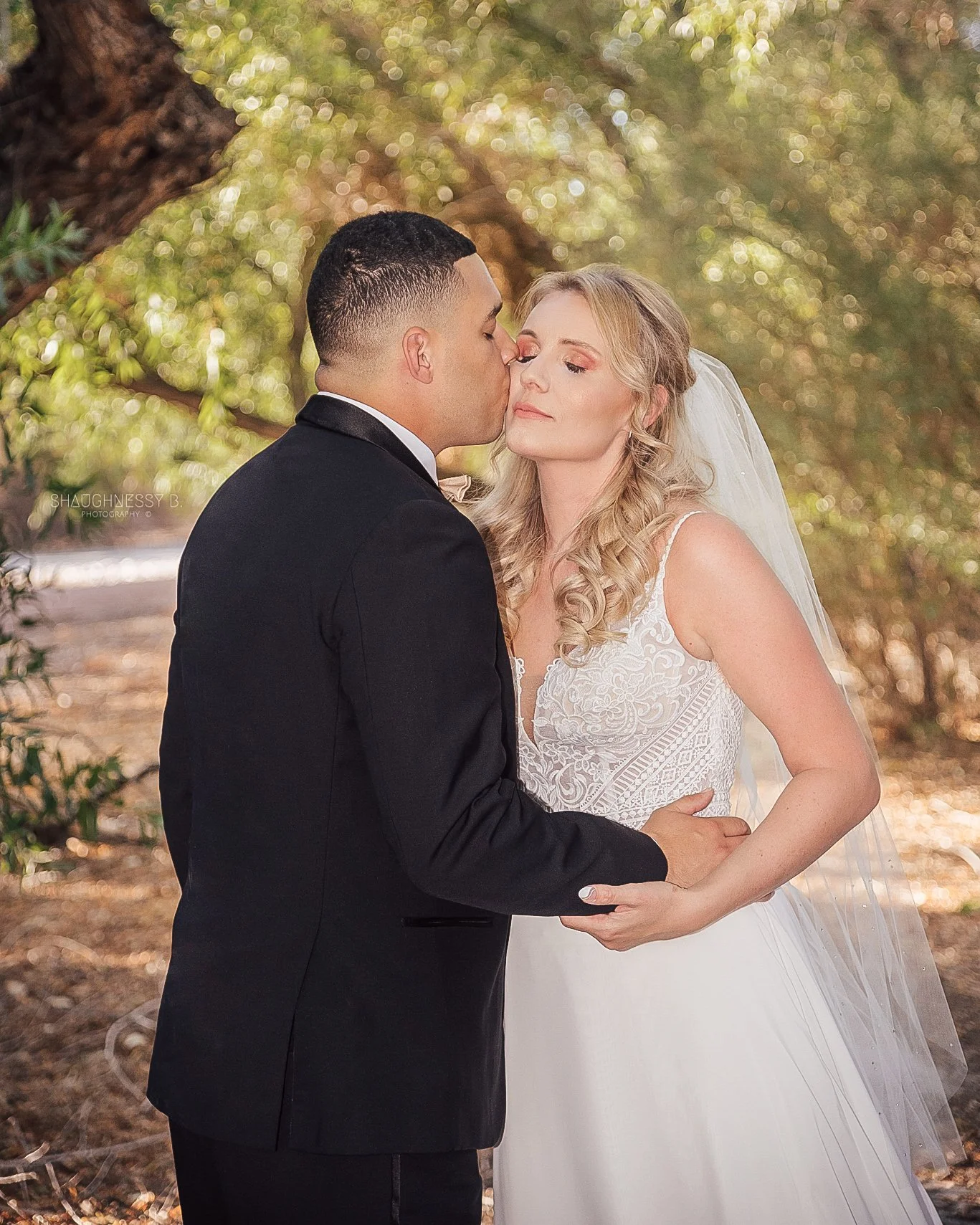 WEB-ww-Ayla&Devon_First Look_ShaughnessyBPhotography-04 (1).jpg