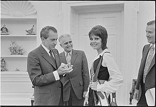 Richard_Nixon_meeting_Marisol_Malaret.jpg