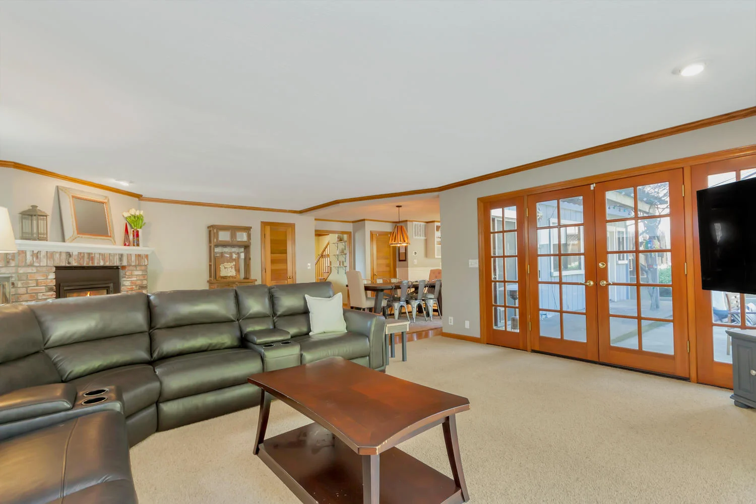 171 Incline Pl Benicia CA-large-015-4-Family Room 5-1500x1000-72dpi.jpg