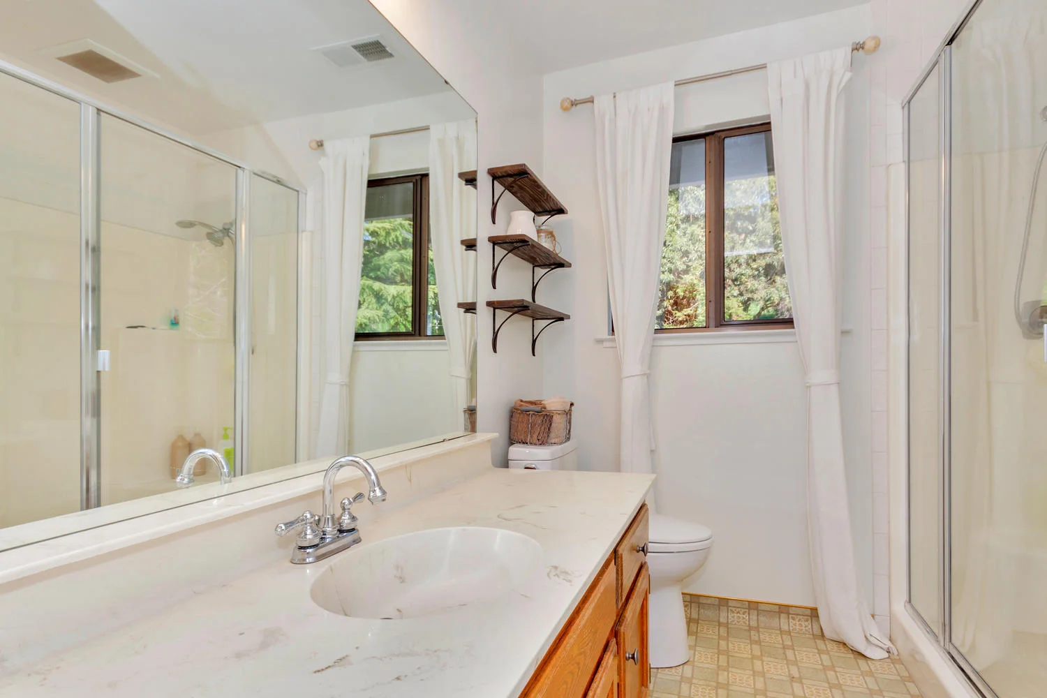 171 Incline Pl Benicia CA-large-011-8-Master Bath-1500x1000-72dpi.jpg