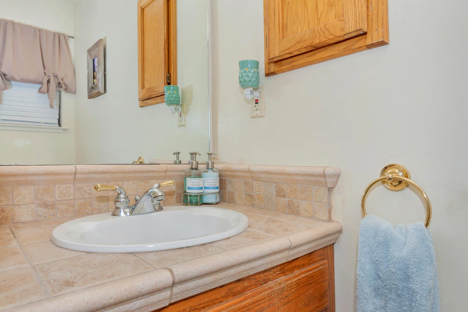 171 Incline Pl Benicia CA-large-024-30-Powder Room-1500x1000-72dpi.jpg