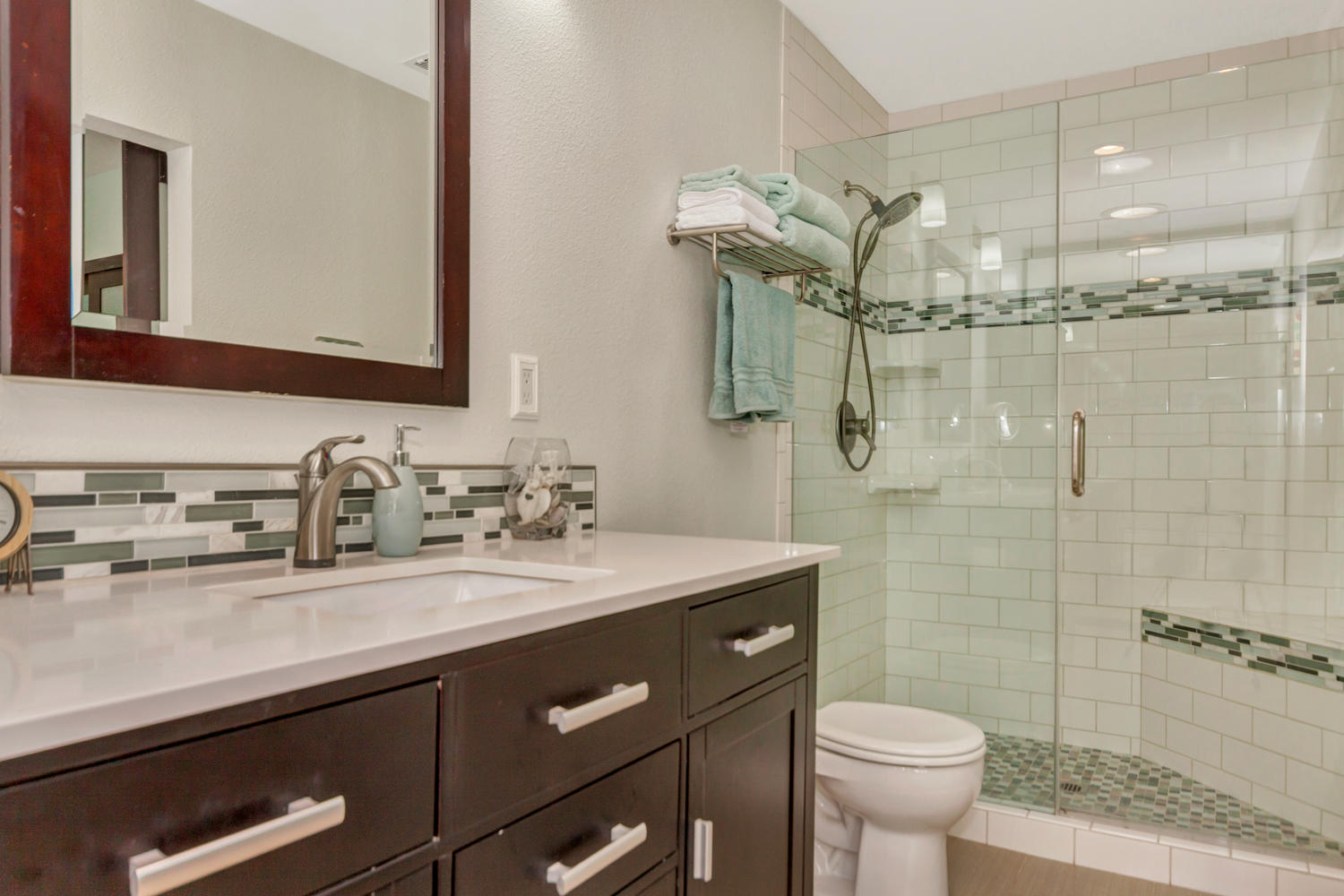 355 W Seaview Dr Benicia CA-large-016-28-Master Bath 1a-1500x1000-72dpi.jpg