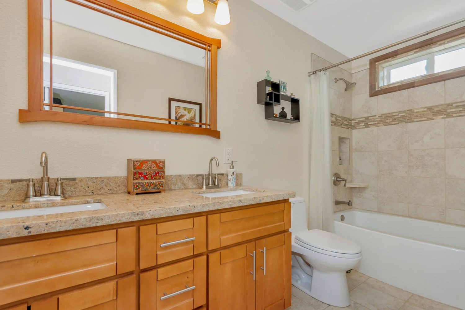 355 W Seaview Dr Benicia CA-large-026-17-Bathroom-1500x1000-72dpi.jpg