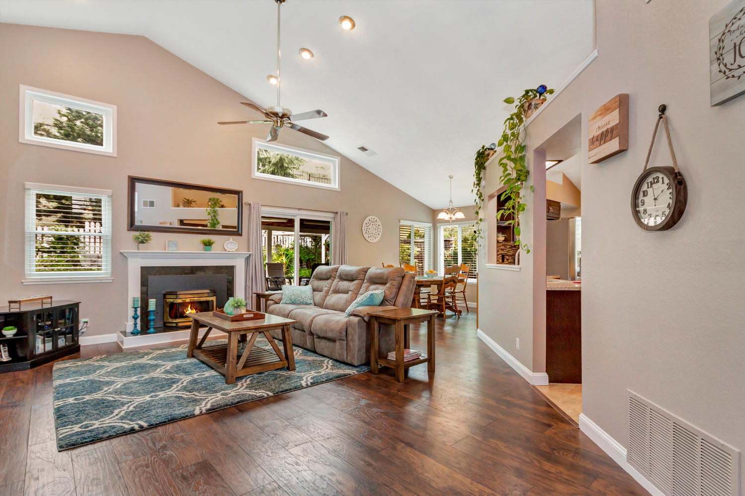 508 Poppy Circle Benicia CA-large-004-7-Family Room 2a-1500x999-72dpi.jpg