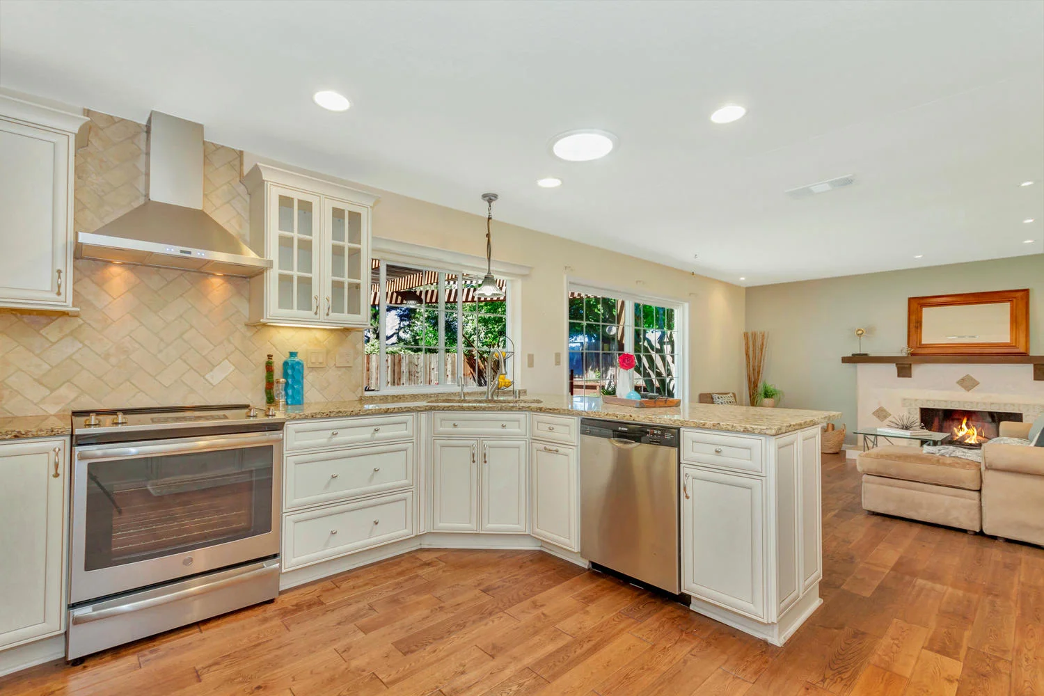 366 W Seaview Dr Benicia CA-large-010-12-Kitchen 3a-1500x1000-72dpi.jpg