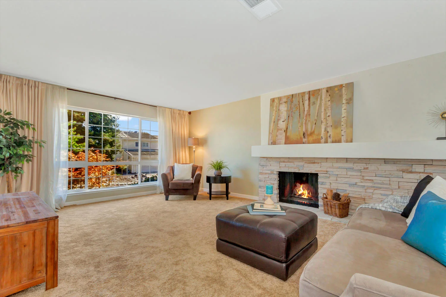 366 W Seaview Dr Benicia CA-large-004-16-Living Room 1a-1500x1000-72dpi.jpg