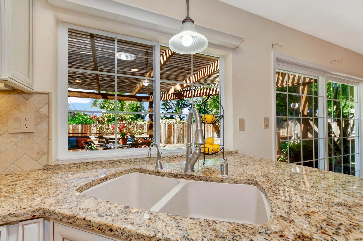 366 W Seaview Dr Benicia CA-large-012-10-Kitchen 5a-1500x999-72dpi.jpg
