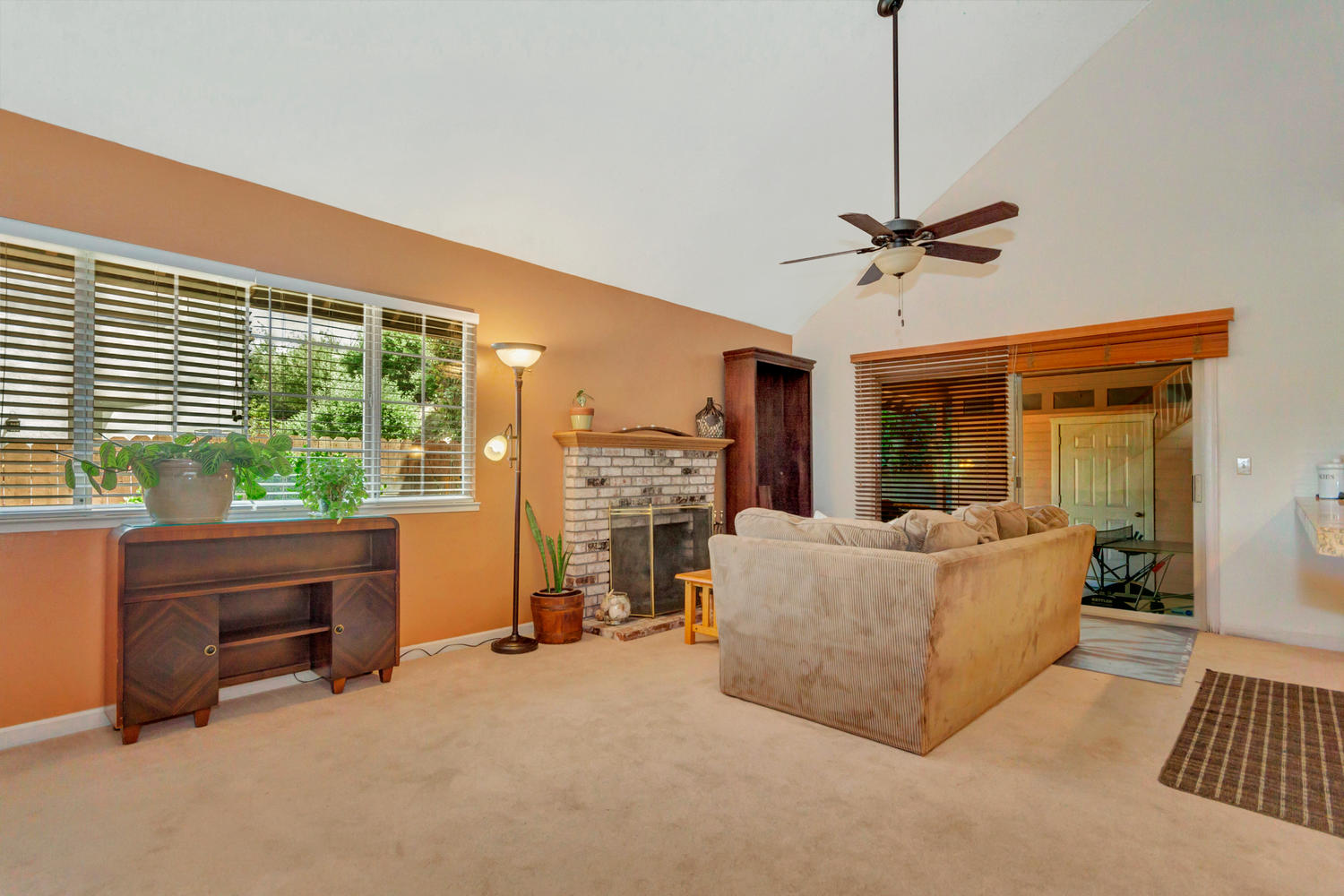 1302 W 13th St Benicia CA-large-015-21-Family Room 2a-1500x1000-72dpi.jpg