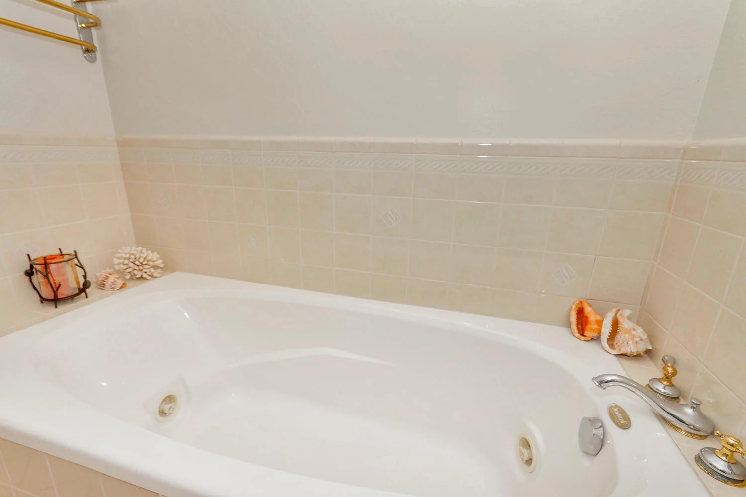 1302 W 13th St Benicia CA-large-021-7-Master Bath 2-1500x1000-72dpi.jpg