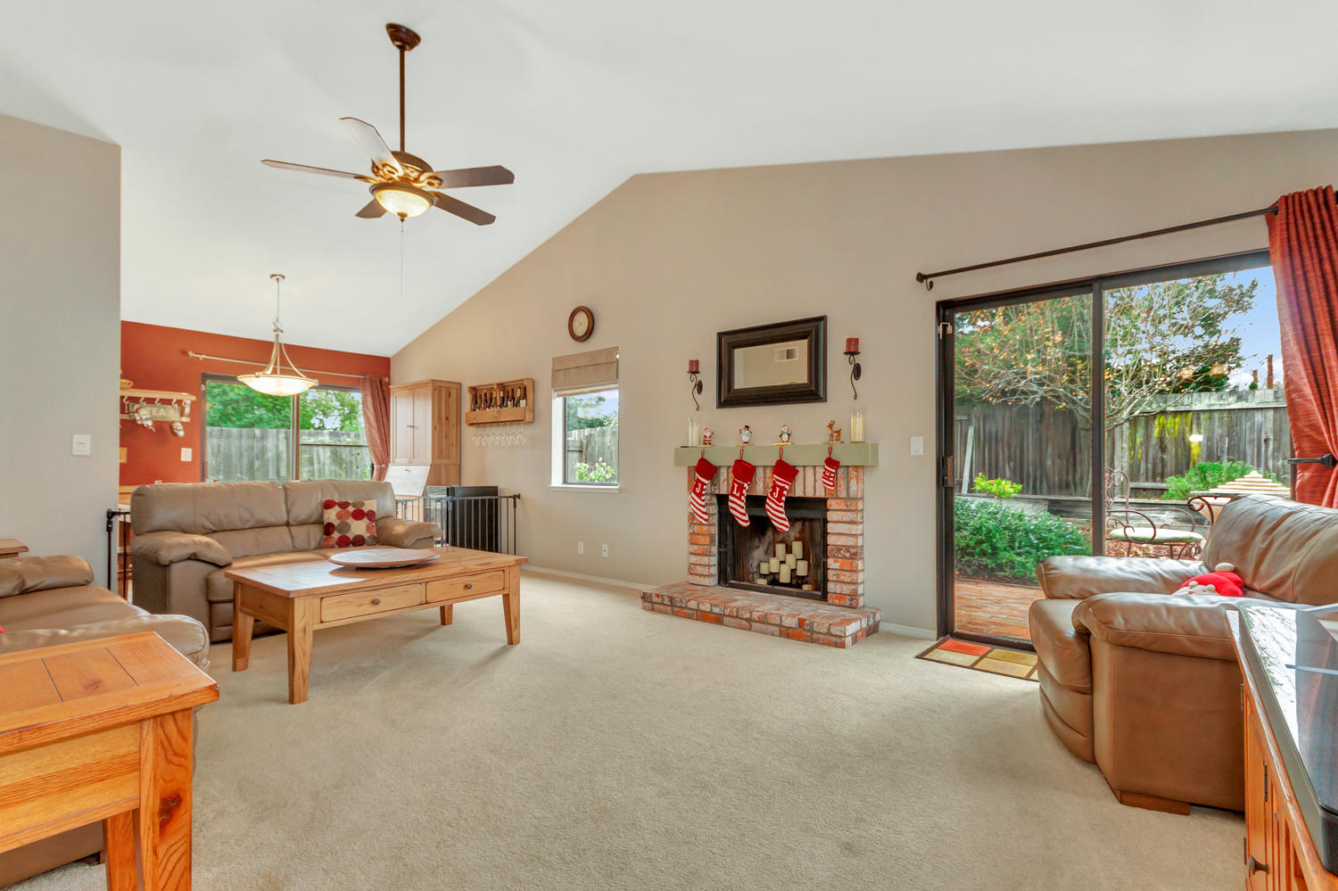530 Laurel Ct Benicia CA 94510-large-004-22-Living Room 1a-1500x1000-72dpi.jpg