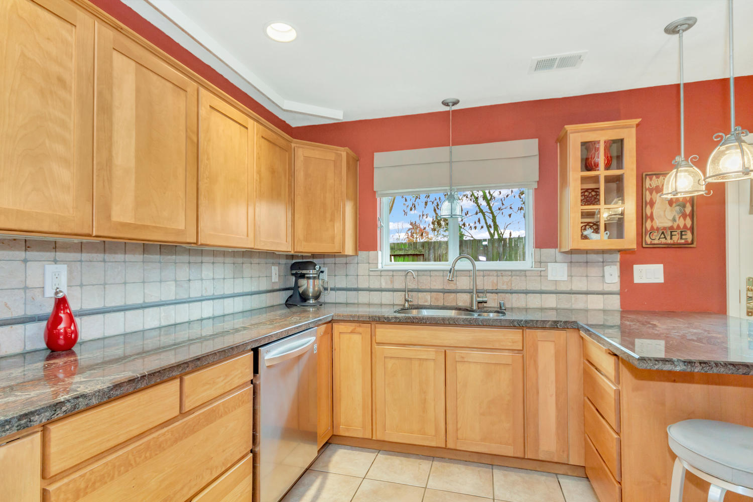 530 Laurel Ct Benicia CA 94510-large-013-29-Kitchen 3a-1500x1000-72dpi.jpg