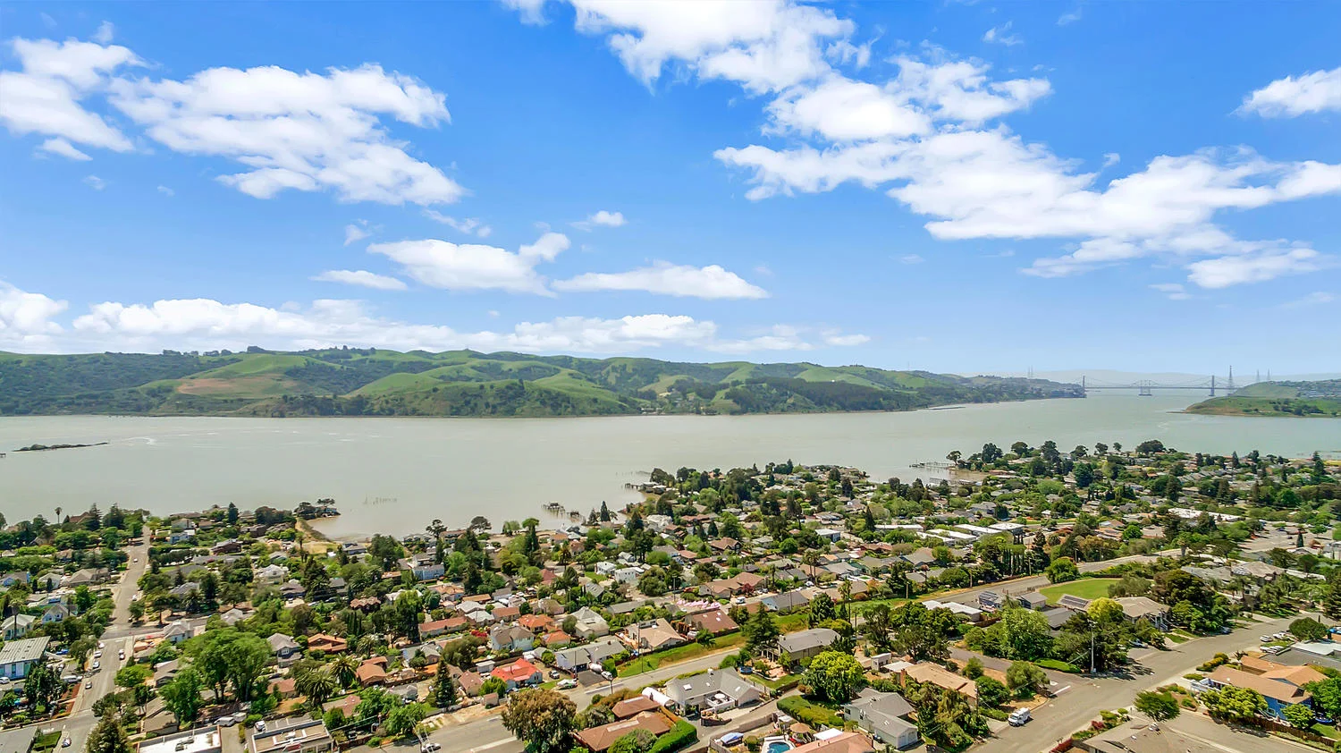 1351 W 3rd St Benicia CA 94510-large-030-8-1351 West 3rd 4-1500x843-72dpi.jpg
