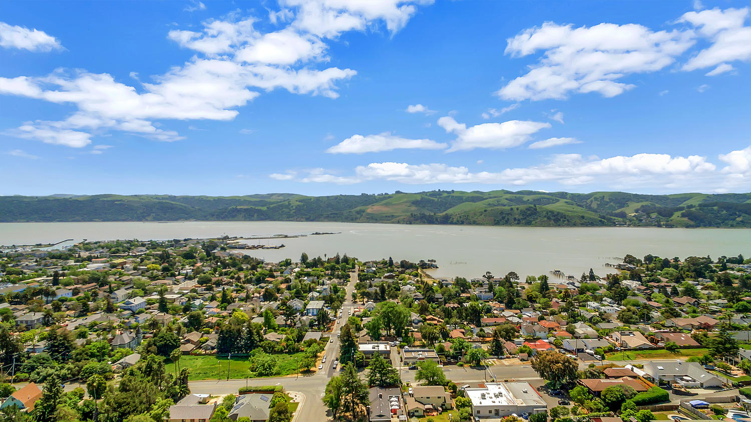 1351 W 3rd St Benicia CA 94510-large-084-7-1351 West 3rd 10-1500x843-72dpi.jpg