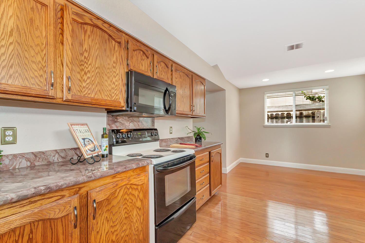 742 Barton Way Benicia CA-large-010-17-Kitchen 5a-1500x998-72dpi.jpg