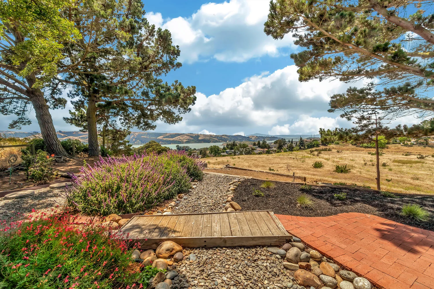 332 Weldon Ct Benicia CA 94510-large-059-067-332 Weldon Ct 31-1500x1000-72dpi.jpg