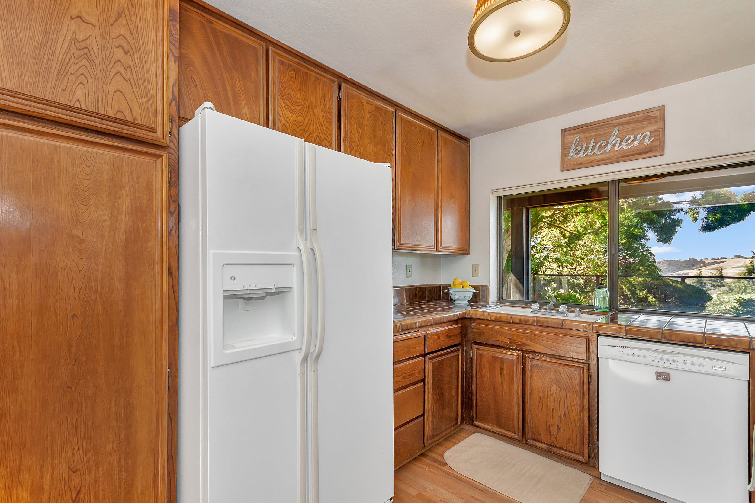 388 W Seaview Dr Benicia CA-print-018-028-Kitchen 1a-4200x2799-300dpi.jpg