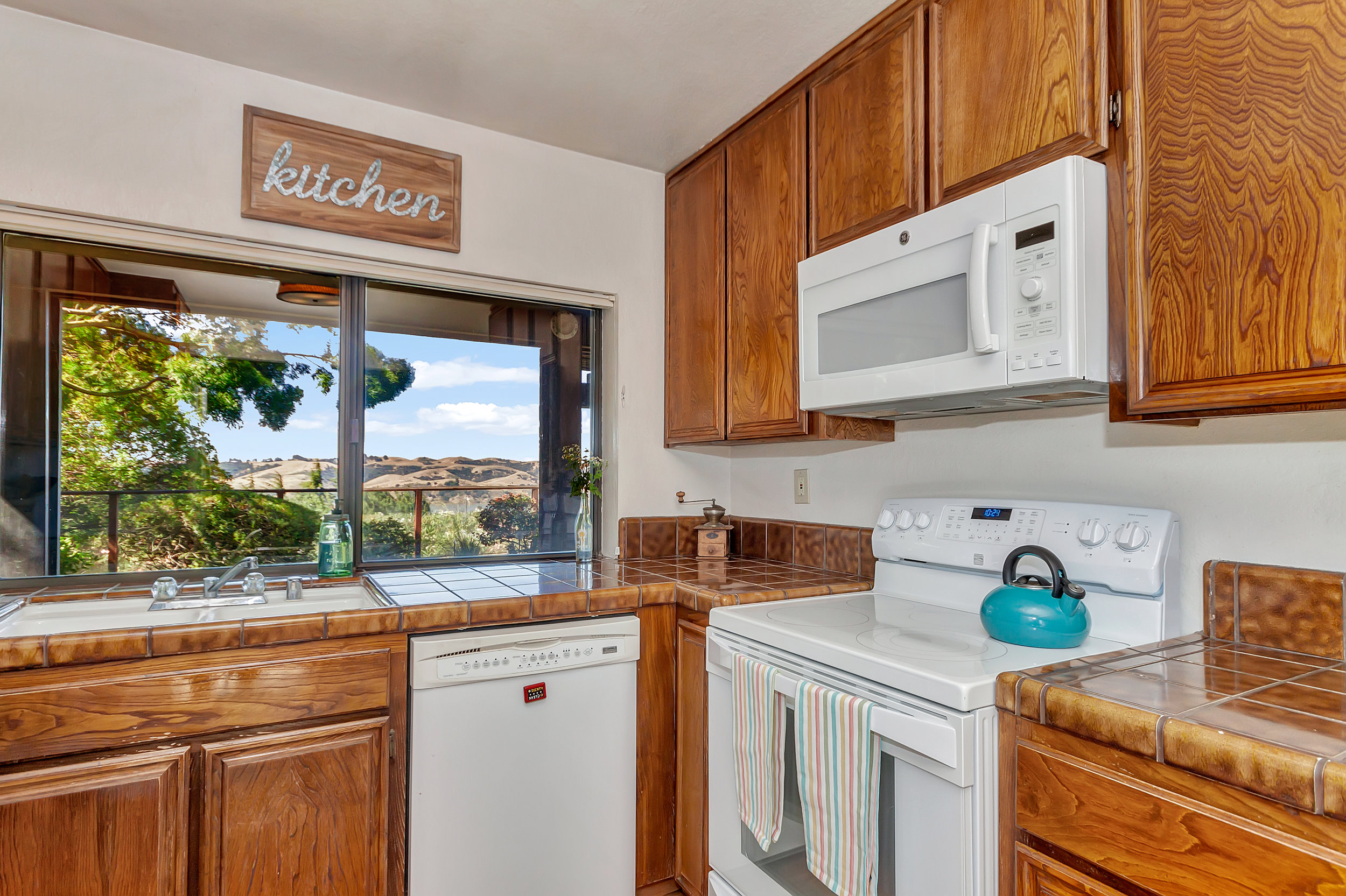 388 W Seaview Dr Benicia CA-print-019-014-Kitchen 2a-4200x2798-300dpi.jpg