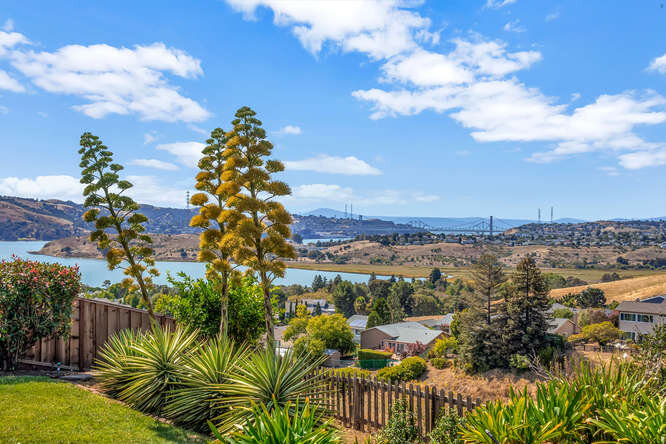 423 York Dr Benicia CA 94510-small-027-018-423 York Dr 9-666x444-72dpi.jpg
