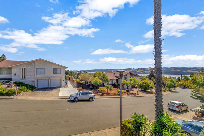439 Mills Dr Benicia CA 94510-small-029-017-439 Mills Dr 15-666x444-72dpi.jpg