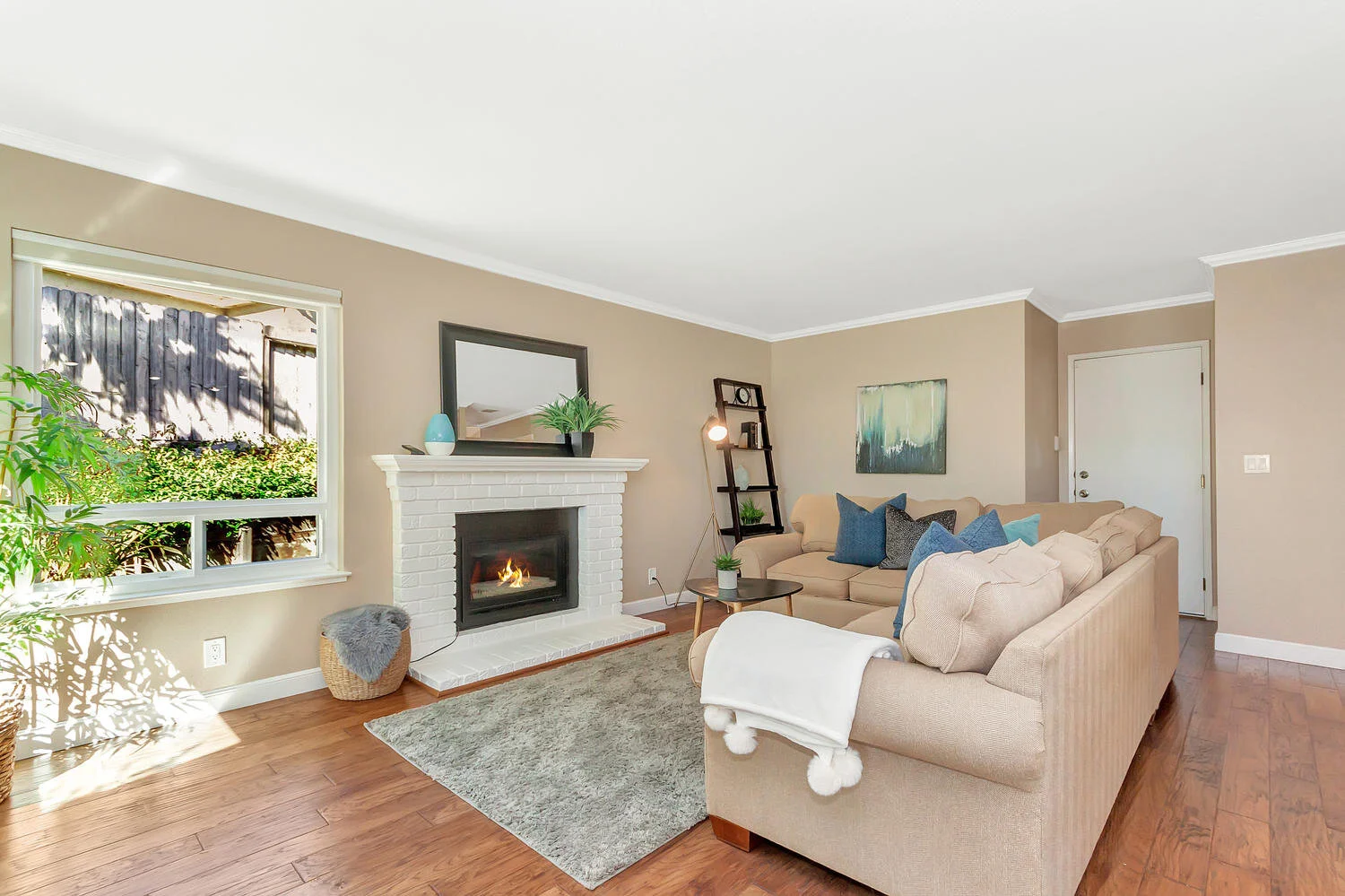 586 Primrose Ln Benicia CA-large-008-005-Family Room 1a b-1500x999-72dpi.jpg