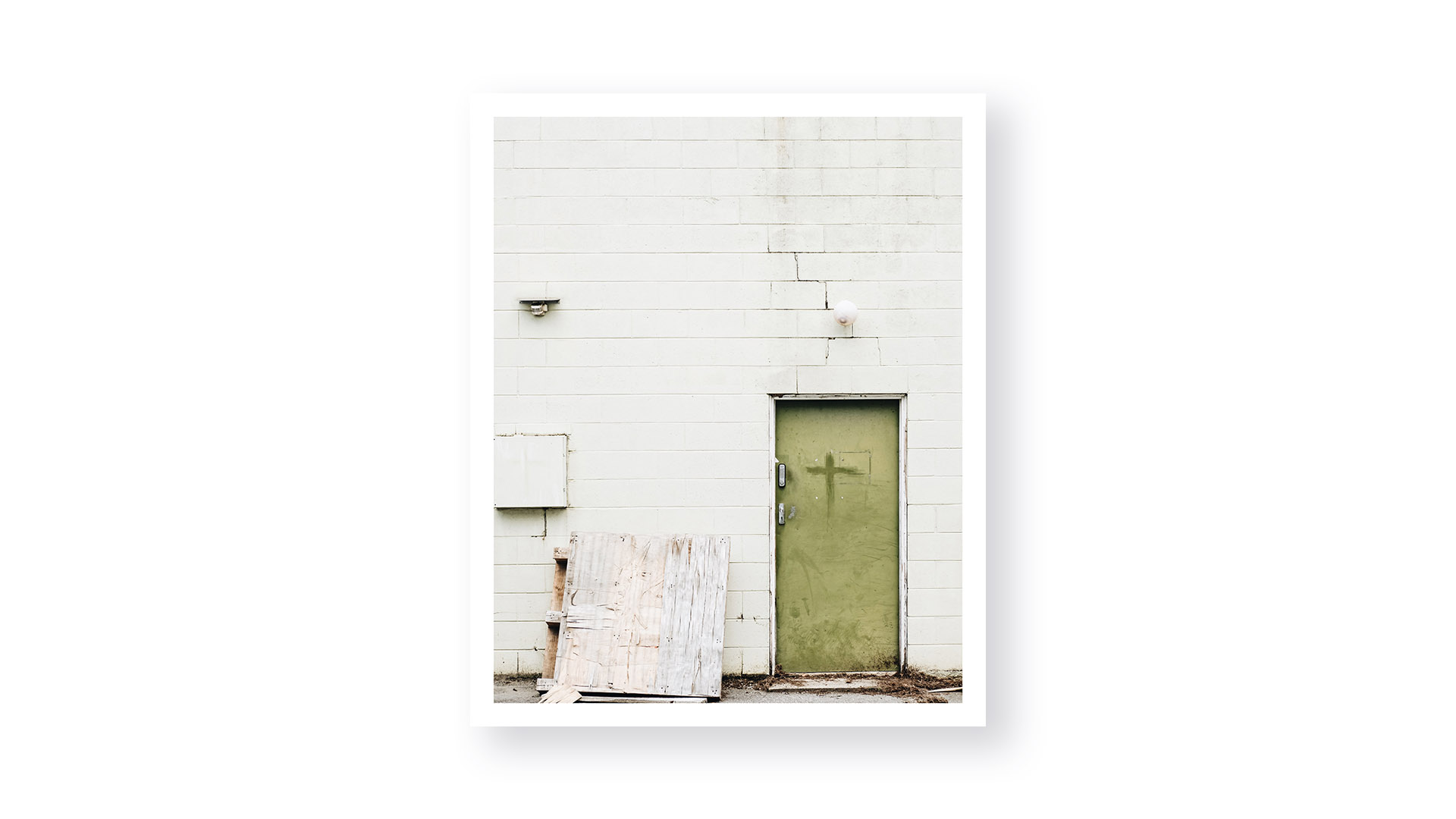  A photo series portraying the grunge and texture of various walls in New Zealand. A study in texture and balance 