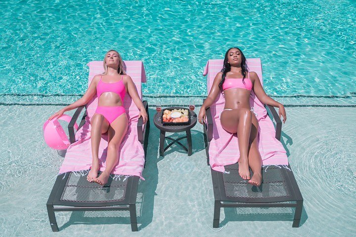 Poolside relaxation is a must. ☀️ Don't miss our Hot Glam Summer discount + complimentary bubbly on Fridays! Ends Aug 6th!* 
⠀⠀⠀⠀⠀⠀⠀⠀⠀
💖 Walk-in or call 972-795-4240 to book!
⠀⠀⠀⠀⠀⠀⠀⠀⠀
*Up to 25 % off hair &amp; makeup services! In-studio only, Frid