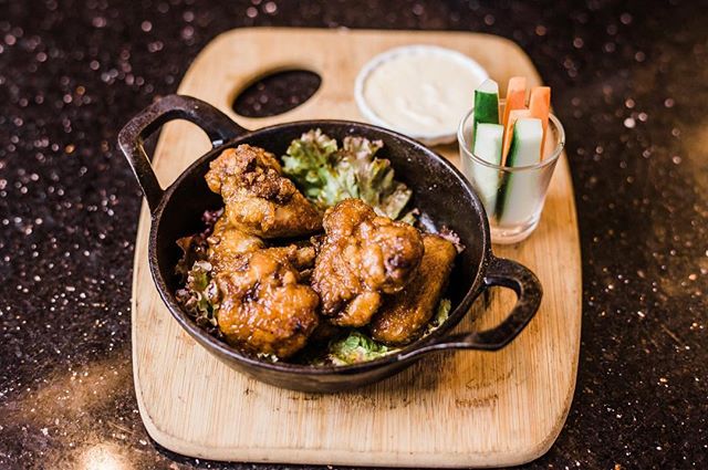 Winner Winner, Chicken Dinner 🍗🍗 Just stop by when you're craving for some Buffalo Chicken Wings 😉😉 .
.
.
#TheHappyChef #Ciao #BuffaloChickenWings #HeartyAppetizers #Restaurant #foodie #foodphotography #restaurantsinortigas #wheninortigas #ortiga