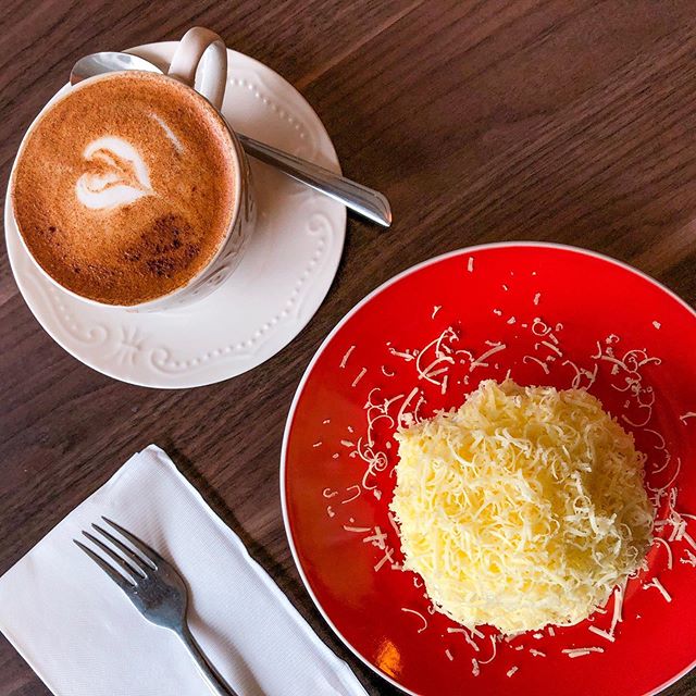 What&rsquo;s the better way to spend the rainy season? Coffee with Ensaymada! ☔️☕️
⠀⠀
This perfect combination is available until September 30 for PHP99++
⠀⠀
#TheHappyChefPH #Ciao #rainyseason #coffeelover #foodie #instafood #foodphotography #Ortigas