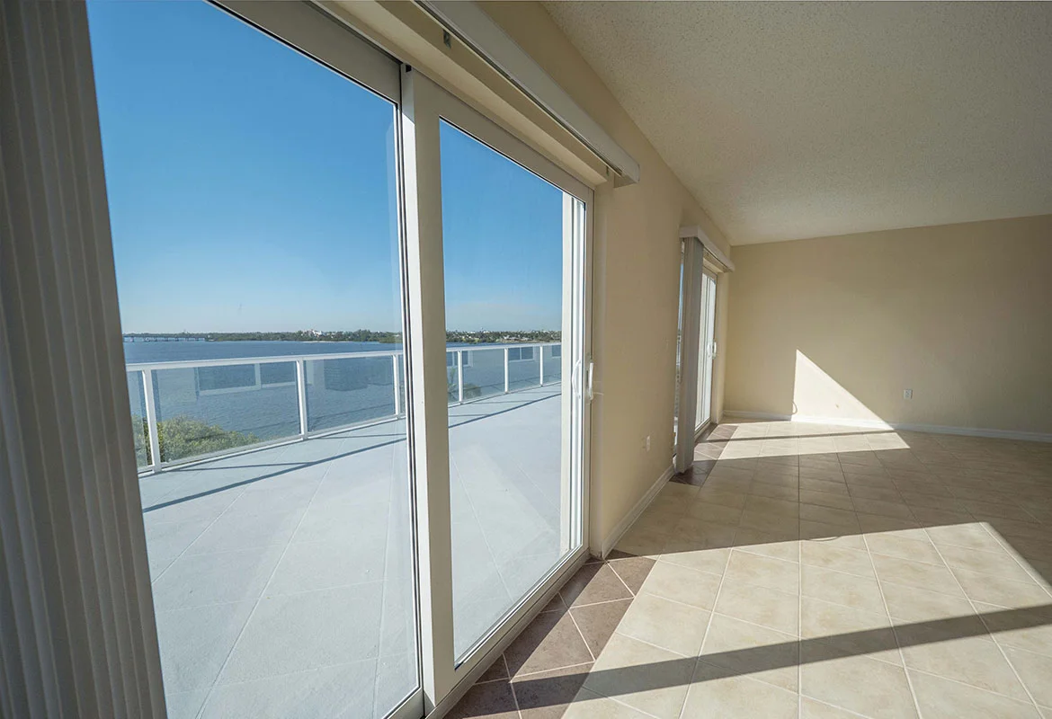 balcony.jpg