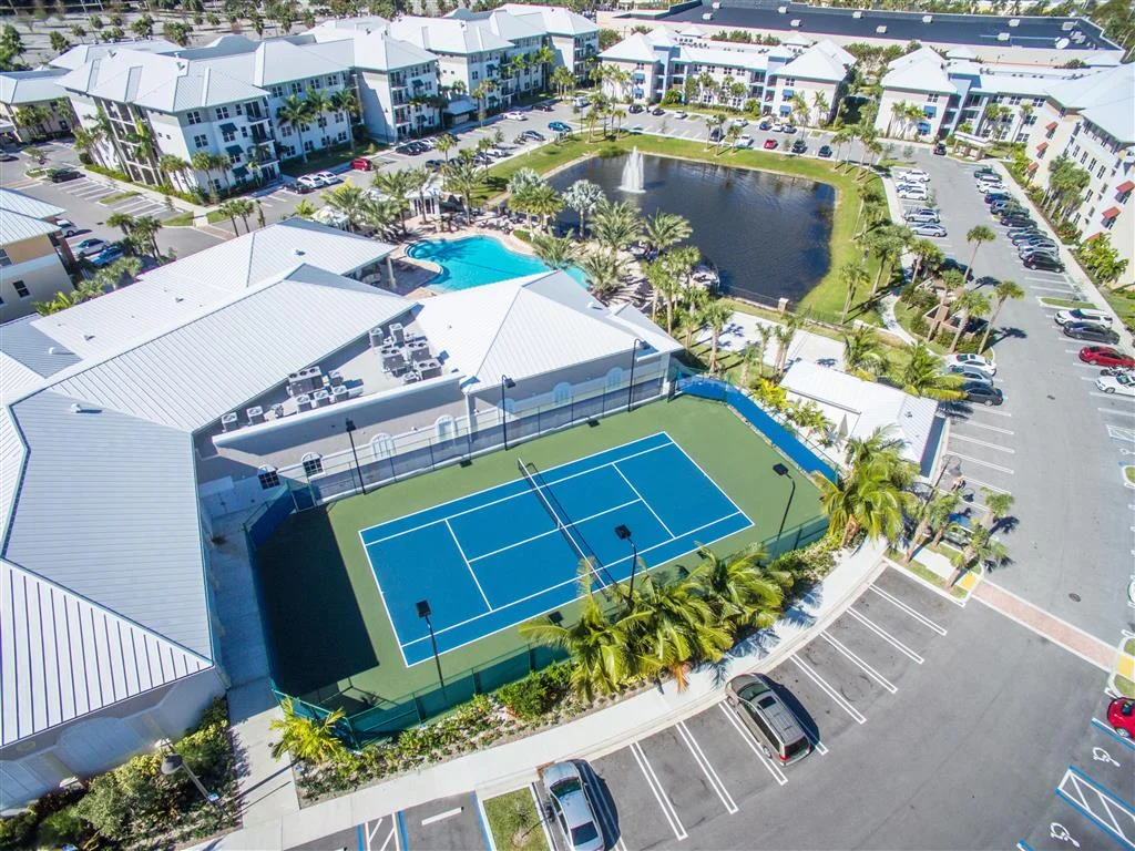 FL_WestPalmBeach_CameronEstates_p0556441_02HighViewTennisCourt_1_PhotoGallery.jpg