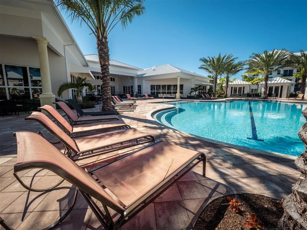 FL_WestPalmBeach_CameronEstates_p0556441_05Poolandsundeck_1_PhotoGallery.jpg