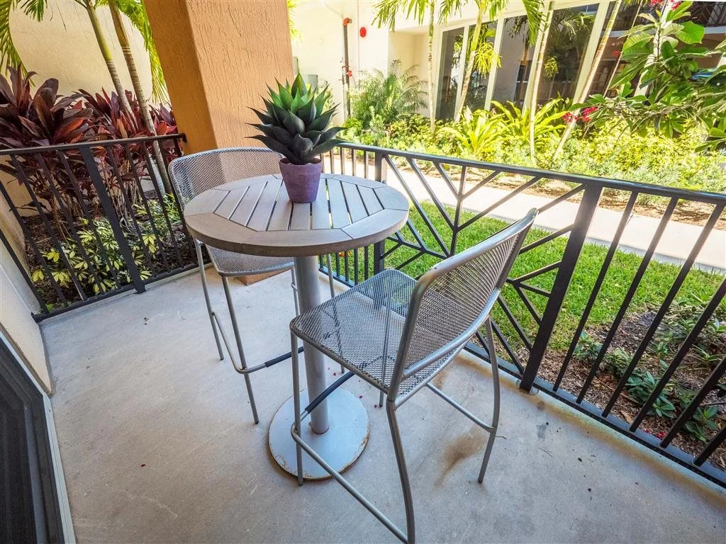 FL_WestPalmBeach_CameronEstates_p0556441_10Patio_1_PhotoGallery.jpg