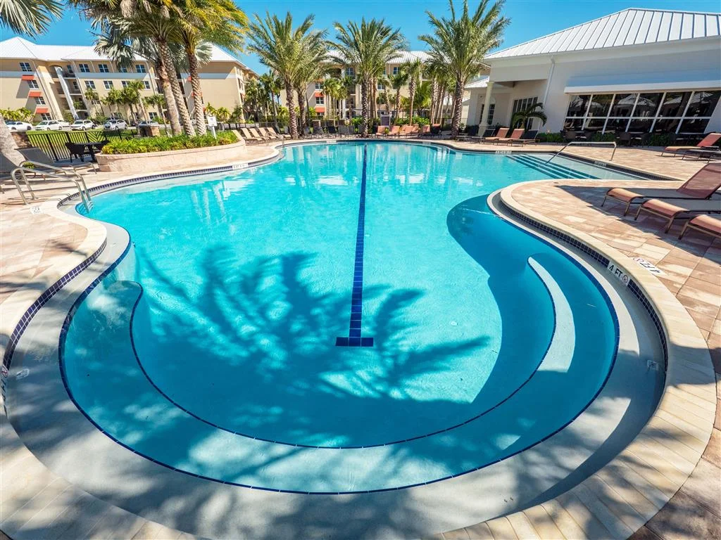 FL_WestPalmBeach_CameronEstates_p0556441_06Pool_1_PhotoGallery.jpg