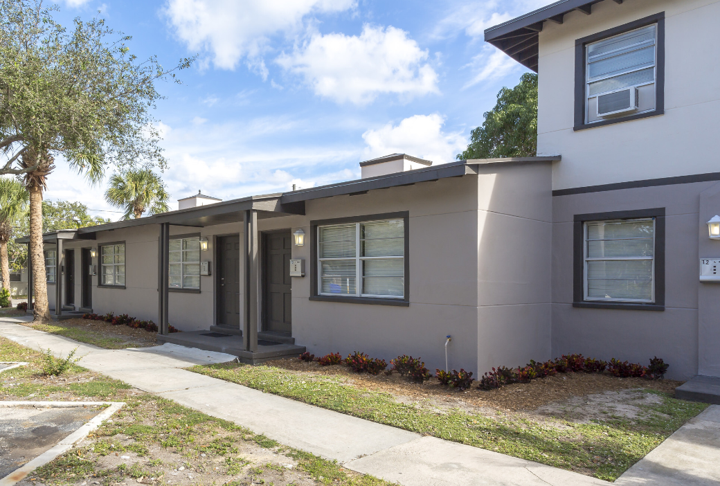 Pointsetta Curb Appeal.PNG