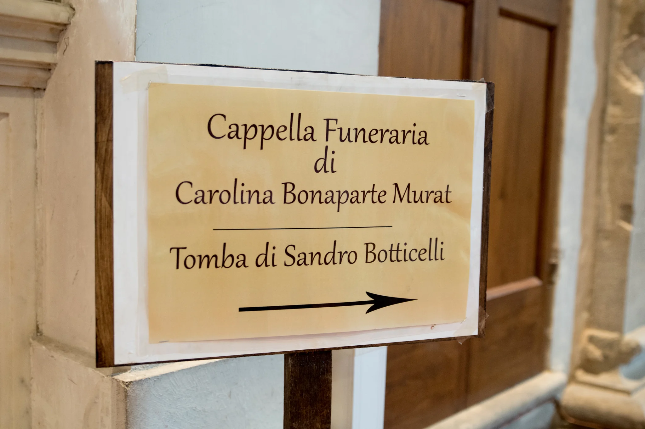 A sign directs visitors to the Botticelli tomb.