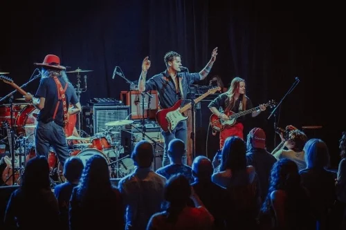 Iron Vessel Nashville live.jpg