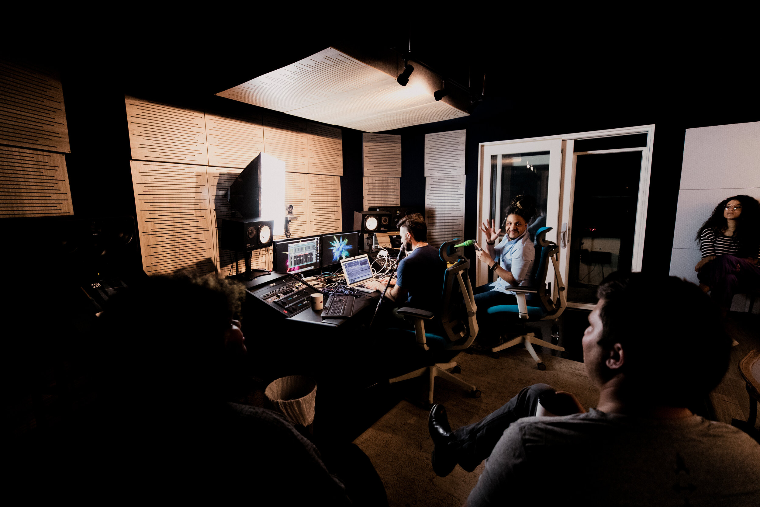 recording-mixing-podcast-studio-desk-monitors-producers-artists-nashville-tn