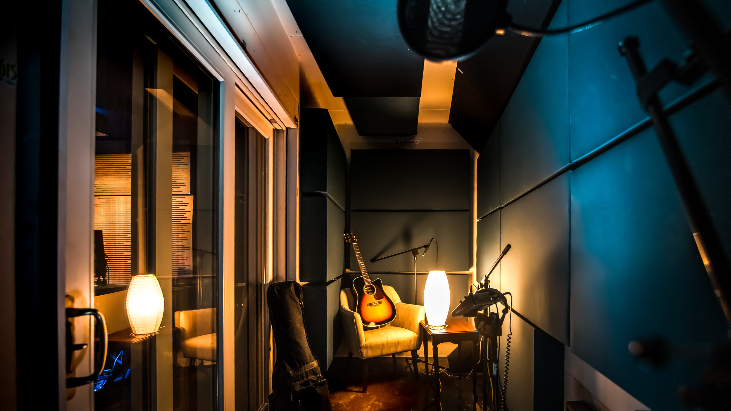 recording-studio-isolation-booth-vocals-guitar-music-nashville-tn