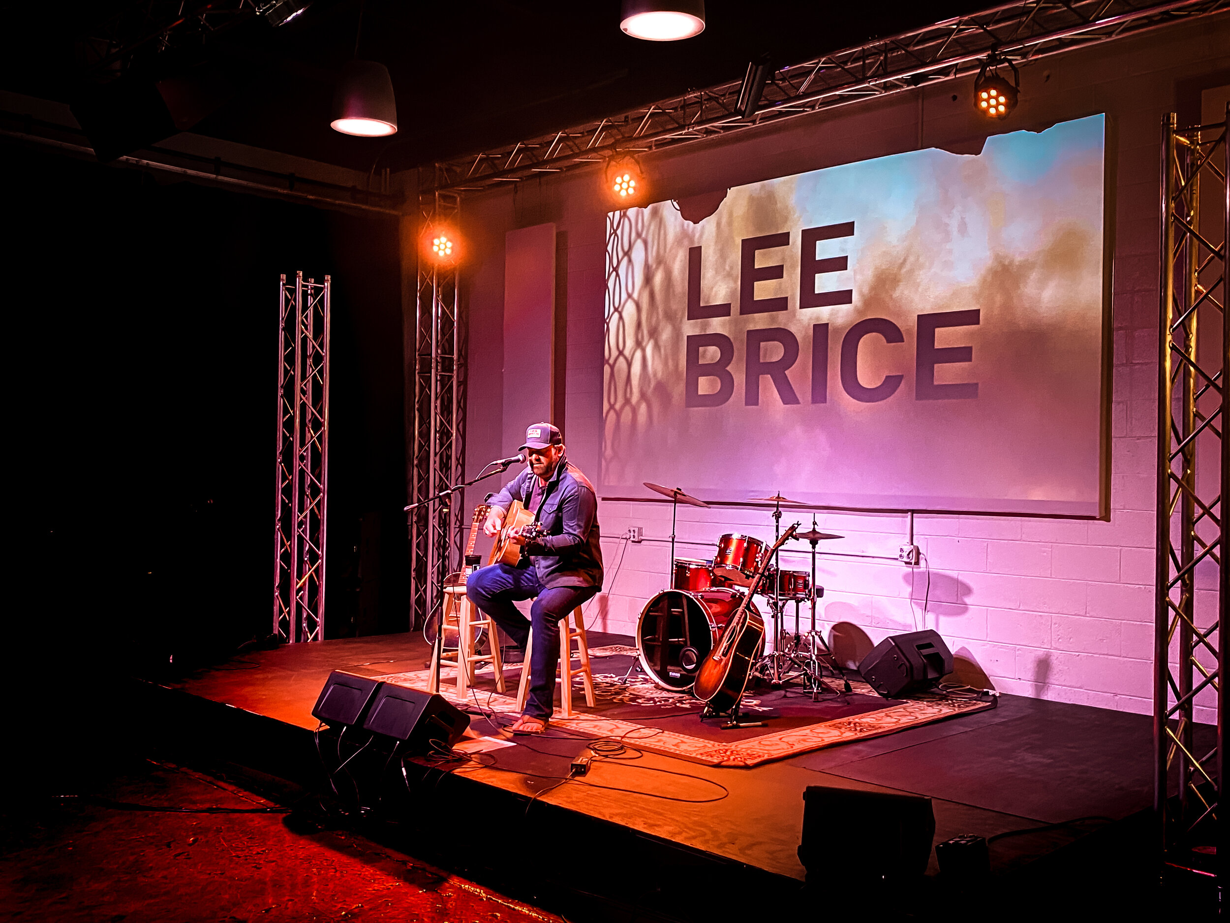 lee-brice-artist-stage-performance-live-stream-music-nashville-tn
